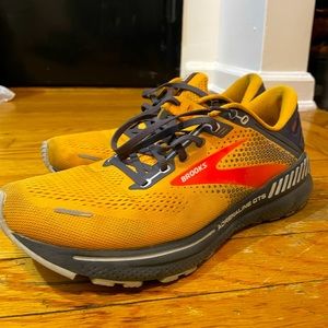 Brooks Adrenaline GTS 22 - Size 9.5 Men’s Running Shoe